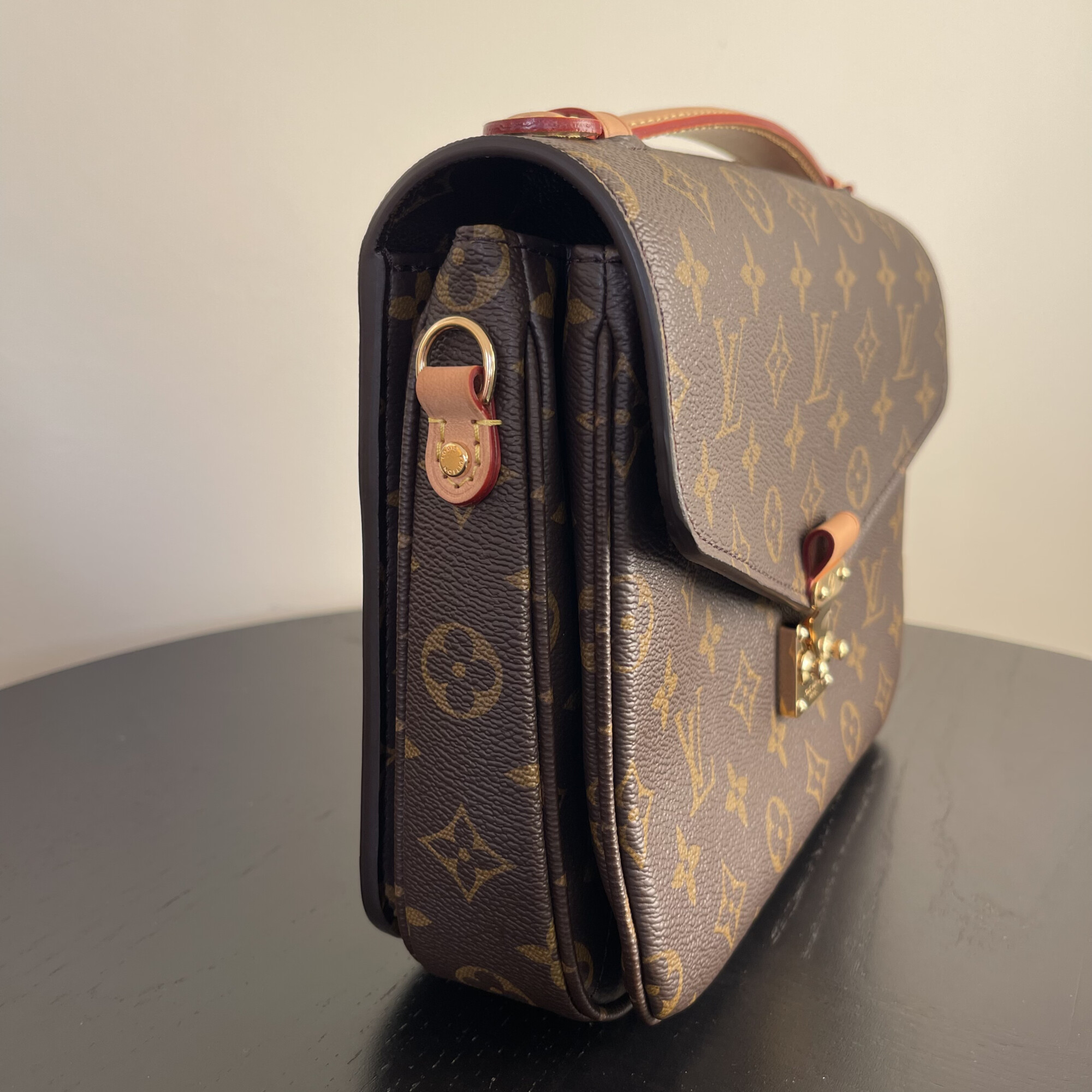 Louis Vuitton Métis monogram LUXE DE SECONDE MAIN AUTHENTIQUE CERTIFICAT D'AUTHENTICITE ENTRUPY. SAC DE LUXE D'OCCASION PAS CHER LOUIS VUITTON FULL SET