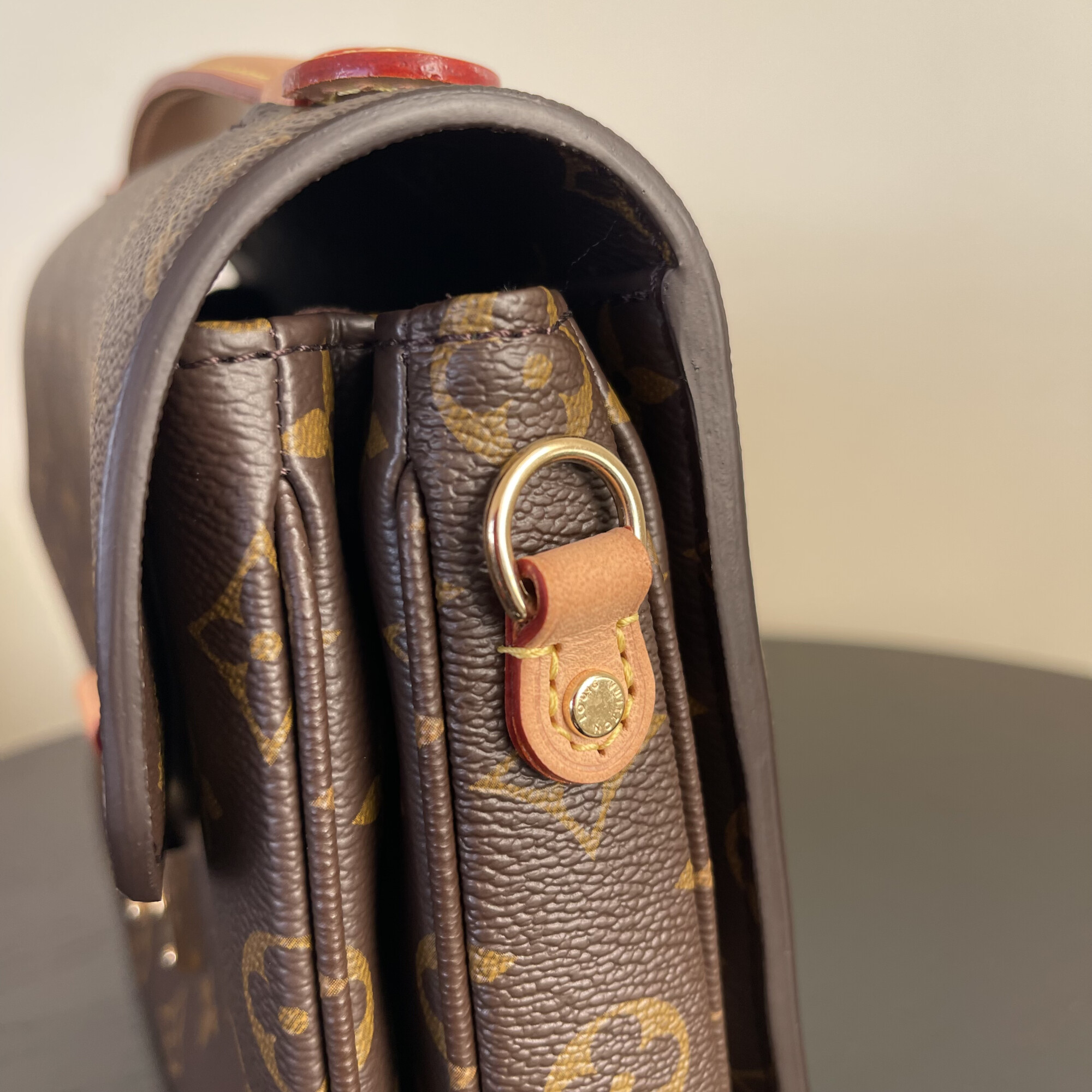 Louis Vuitton Métis monogram LUXE DE SECONDE MAIN AUTHENTIQUE CERTIFICAT D'AUTHENTICITE ENTRUPY. SAC DE LUXE D'OCCASION PAS CHER LOUIS VUITTON FULL SET