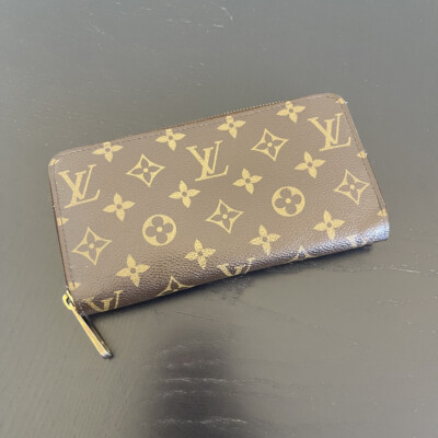 LOUIS VUITTON portefeuille zippy monogram LUXE DE SECONDE MAIN AUTHENTIQUE CERTIFICAT D'AUTHENTICITE ENTRUPY. SAC DE LUXE D'OCCASION PAS CHER LOUIS VUITTON FULL SET.