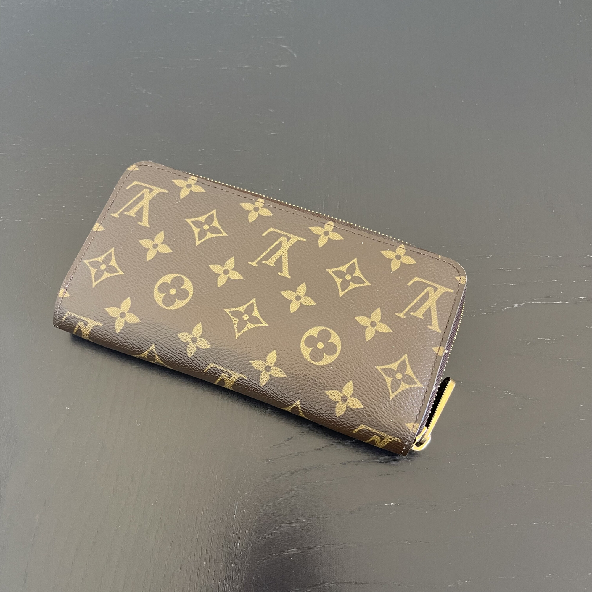LOUIS VUITTON portefeuille zippy monogram LUXE DE SECONDE MAIN AUTHENTIQUE CERTIFICAT D'AUTHENTICITE ENTRUPY. SAC DE LUXE D'OCCASION PAS CHER LOUIS VUITTON FULL SET.