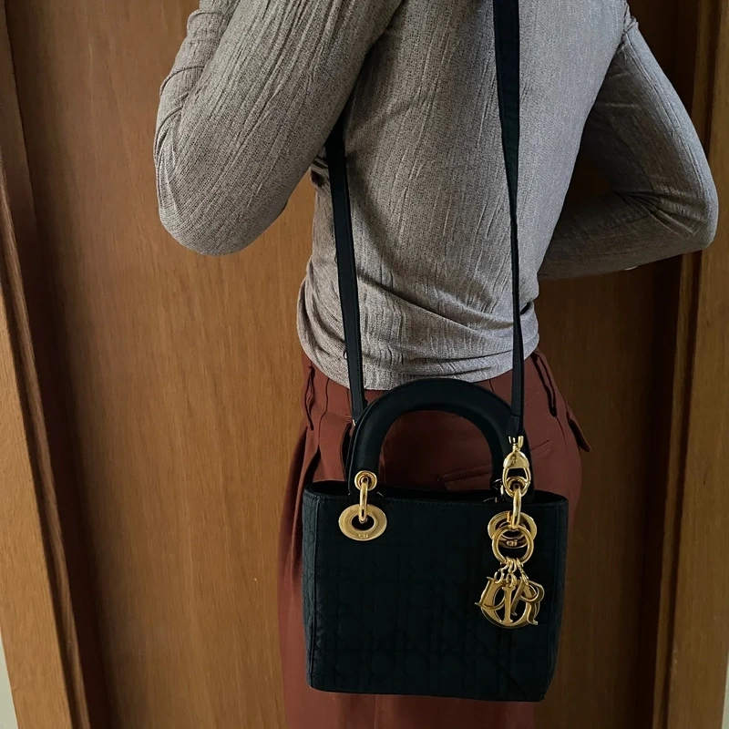 Dior sac Lady dior mini en nylon noir bijouterie dorée LUXE DE SECONDE MAIN AUTHENTIQUE CERTIFICAT D'AUTHENTICITE ENTRUPY. SAC DE LUXE D'OCCASION PAS CHER DIOR FULL SET