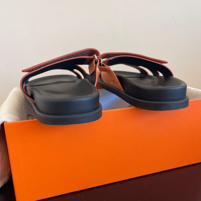 Hermès Chypre 39 en suède orange LUXE DE SECONDE MAIN AUTHENTIQUE CERTIFICAT D'AUTHENTICITE ENTRUPY. LUXE D'OCCASION PAS CHER. SOULIERS DE LUXE