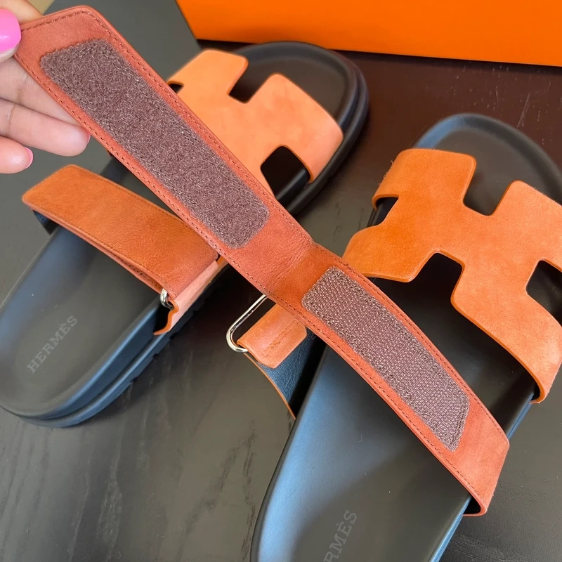 Hermès Chypre 39 en suède orange LUXE DE SECONDE MAIN AUTHENTIQUE CERTIFICAT D'AUTHENTICITE ENTRUPY. LUXE D'OCCASION PAS CHER. SOULIERS DE LUXE