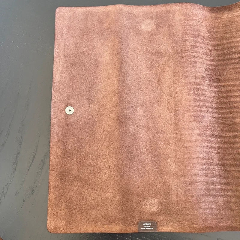 Hermes couverture de cahier XL cuir togo chocolat LUXE DE SECONDE MAIN AUTHENTIQUE CERTIFICAT D'AUTHENTICITE ENTRUPY. SAC DE LUXE D'OCCASION PAS CHER HERMES ULYSSE FULL SET.