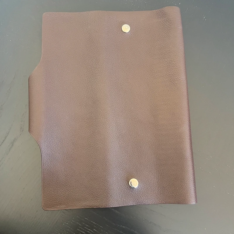 Hermes couverture de cahier XL cuir togo chocolat LUXE DE SECONDE MAIN AUTHENTIQUE CERTIFICAT D'AUTHENTICITE ENTRUPY. SAC DE LUXE D'OCCASION PAS CHER HERMES ULYSSE FULL SET.