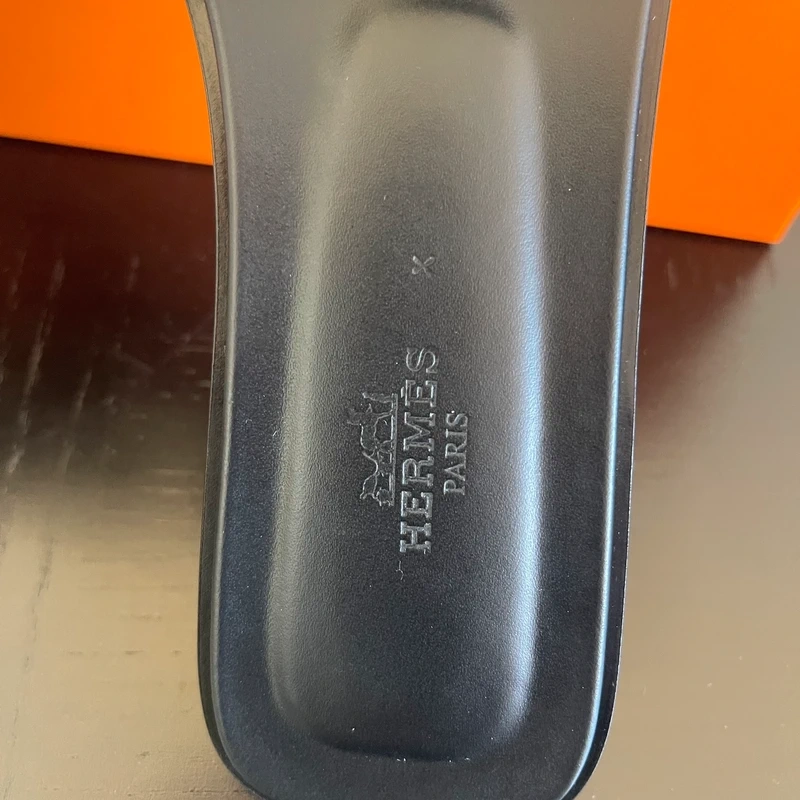 HERMES sandales Oran 40 LUXE DE SECONDE MAIN AUTHENTIQUE CERTIFICAT D'AUTHENTICITE ENTRUPY. LUXE D'OCCASION PAS CHER. SOULIERS DE LUXE HERMES FULL SET