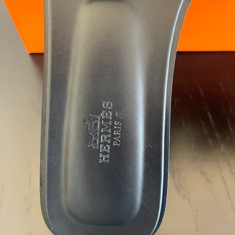 HERMES sandales Oran 40 LUXE DE SECONDE MAIN AUTHENTIQUE CERTIFICAT D'AUTHENTICITE ENTRUPY. LUXE D'OCCASION PAS CHER. SOULIERS DE LUXE HERMES FULL SET