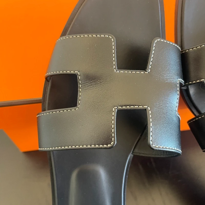 HERMES sandales Oran 40 LUXE DE SECONDE MAIN AUTHENTIQUE CERTIFICAT D'AUTHENTICITE ENTRUPY. LUXE D'OCCASION PAS CHER. SOULIERS DE LUXE HERMES FULL SET