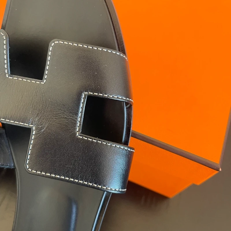 HERMES sandales Oran 40 LUXE DE SECONDE MAIN AUTHENTIQUE CERTIFICAT D'AUTHENTICITE ENTRUPY. LUXE D'OCCASION PAS CHER. SOULIERS DE LUXE HERMES FULL SET