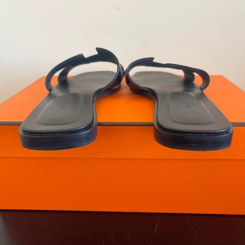 HERMES sandales Oran 40 LUXE DE SECONDE MAIN AUTHENTIQUE CERTIFICAT D'AUTHENTICITE ENTRUPY. LUXE D'OCCASION PAS CHER. SOULIERS DE LUXE HERMES FULL SET
