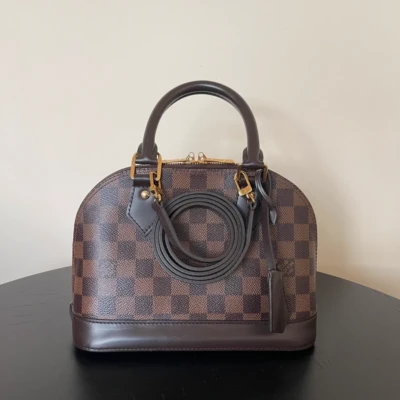 Louis Vuitton Alma BB damier ébène LUXE DE SECONDE MAIN AUTHENTIQUE CERTIFICAT D'AUTHENTICITE ENTRUPY. SAC DE LUXE D'OCCASION PAS CHER LOUIS VUITTON FULL SET