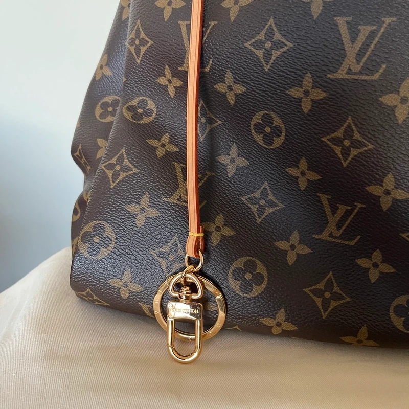 LOUIS VUITTON Artsy Monogram LUXE DE SECONDE MAIN AUTHENTIQUE CERTIFICAT D'AUTHENTICITE ENTRUPY. SAC DE LUXE D'OCCASION PAS CHER LOUIS VUITTON FULL SET