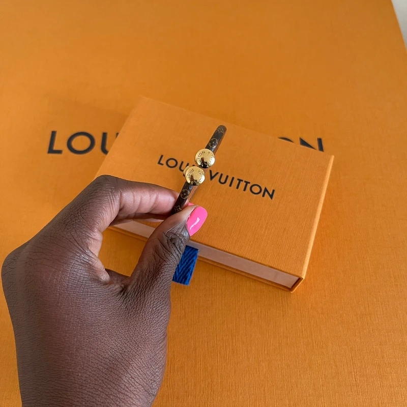 LOUIS VUITTON Bracelet Historic MINI LUXE DE SECONDE MAIN AUTHENTIQUE CERTIFICAT D'AUTHENTICITE ENTRUPY. SAC DE LUXE D'OCCASION PAS CHER LOUIS VUITTON FULL SET