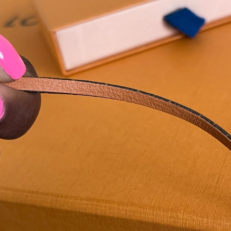 LOUIS VUITTON Bracelet Historic MINI LUXE DE SECONDE MAIN AUTHENTIQUE CERTIFICAT D'AUTHENTICITE ENTRUPY. SAC DE LUXE D'OCCASION PAS CHER LOUIS VUITTON FULL SET