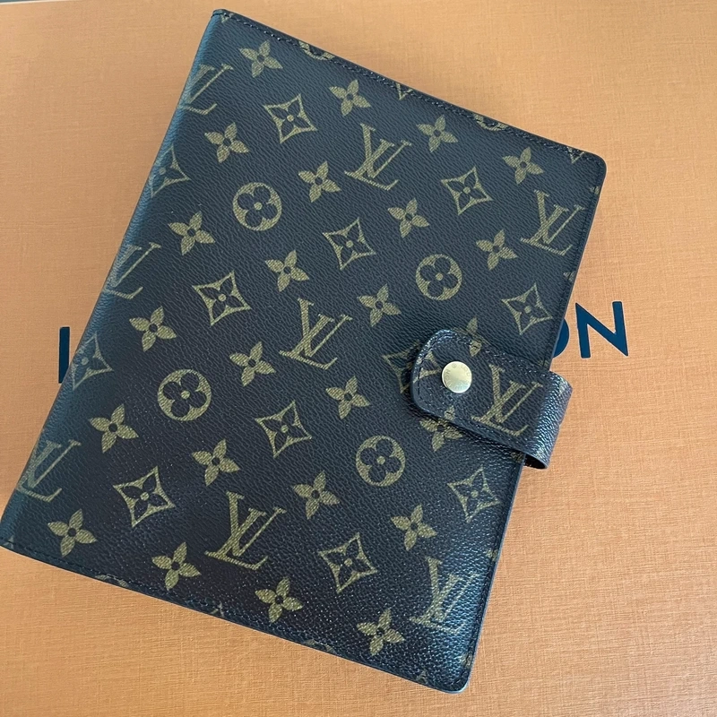 LOUIS VUITTON couverture pour agenda monogram GM LUXE DE SECONDE MAIN AUTHENTIQUE CERTIFICAT D'AUTHENTICITE ENTRUPY. SAC DE LUXE D'OCCASION PAS CHER LOUIS VUITTON FULL SET