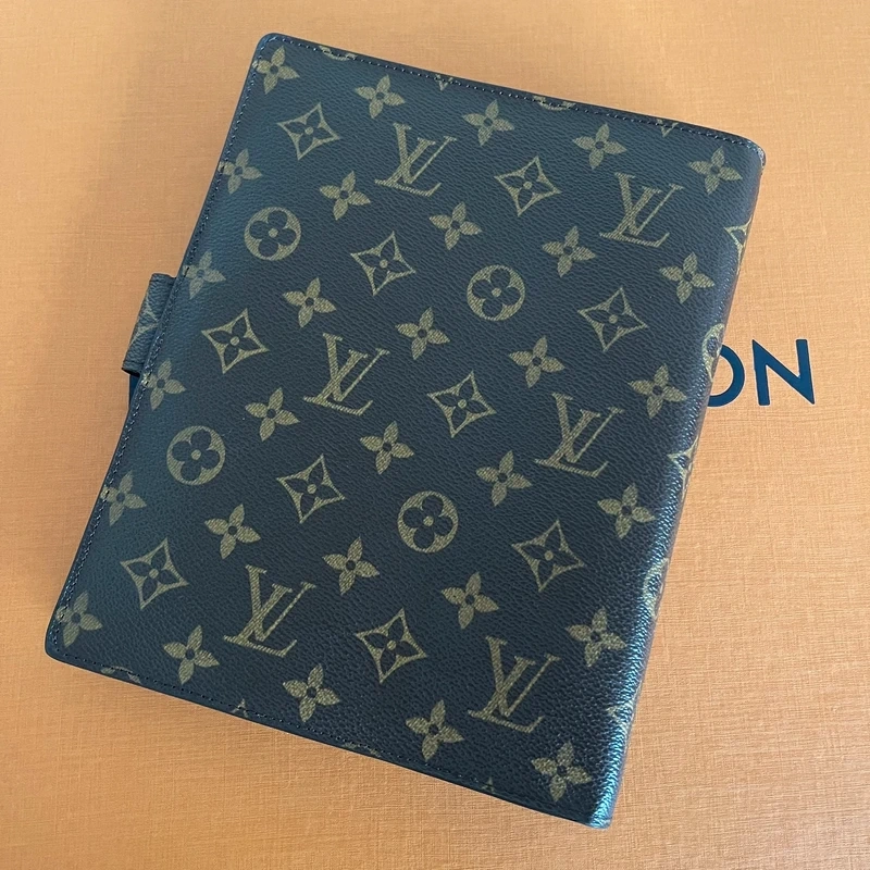 LOUIS VUITTON couverture pour agenda monogram GM LUXE DE SECONDE MAIN AUTHENTIQUE CERTIFICAT D'AUTHENTICITE ENTRUPY. SAC DE LUXE D'OCCASION PAS CHER LOUIS VUITTON FULL SET