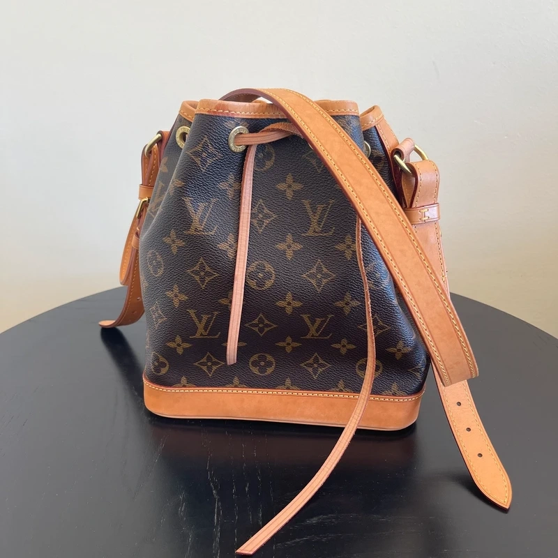 Louis Vuitton Noé BB toile monogram LUXE DE SECONDE MAIN AUTHENTIQUE CERTIFICAT D'AUTHENTICITE ENTRUPY. LUXE D'OCCASION PAS CHER.