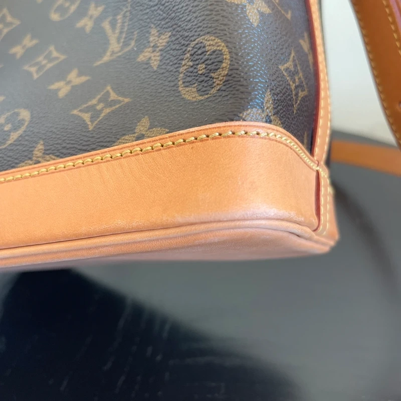 Louis Vuitton Noé BB toile monogram LUXE DE SECONDE MAIN AUTHENTIQUE CERTIFICAT D'AUTHENTICITE ENTRUPY. LUXE D'OCCASION PAS CHER.