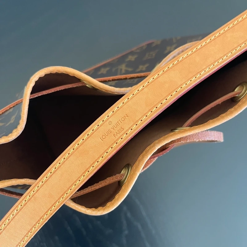 Louis Vuitton Noé BB toile monogram LUXE DE SECONDE MAIN AUTHENTIQUE CERTIFICAT D'AUTHENTICITE ENTRUPY. LUXE D'OCCASION PAS CHER.