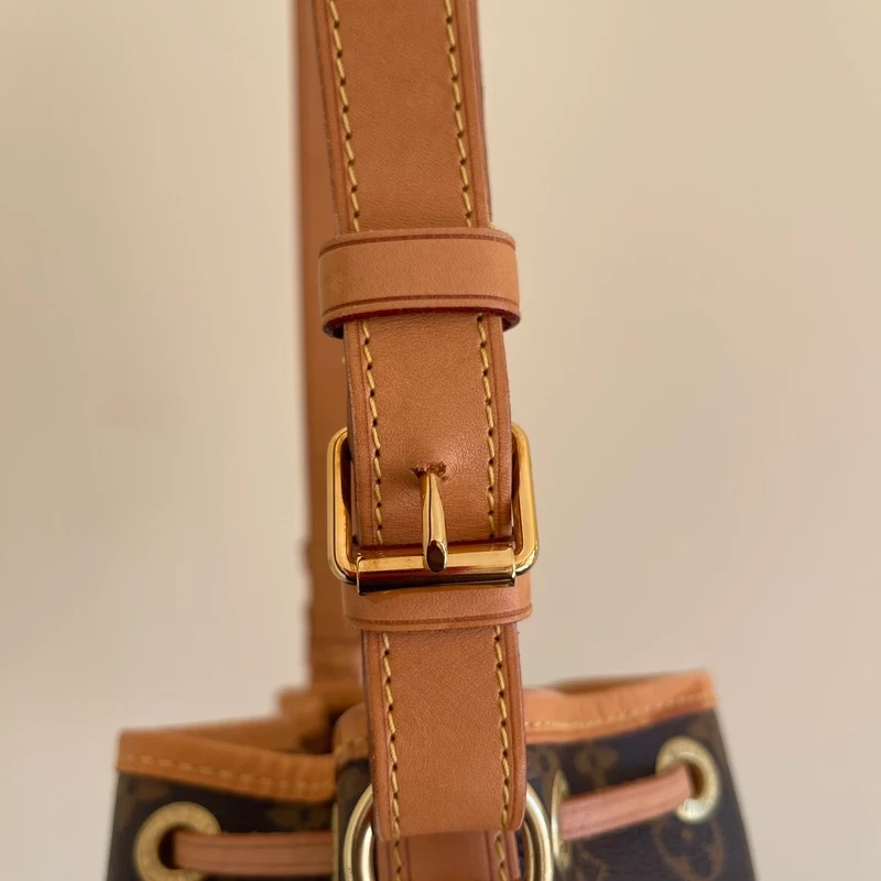 Louis Vuitton Noé BB toile monogram LUXE DE SECONDE MAIN AUTHENTIQUE CERTIFICAT D'AUTHENTICITE ENTRUPY. LUXE D'OCCASION PAS CHER.