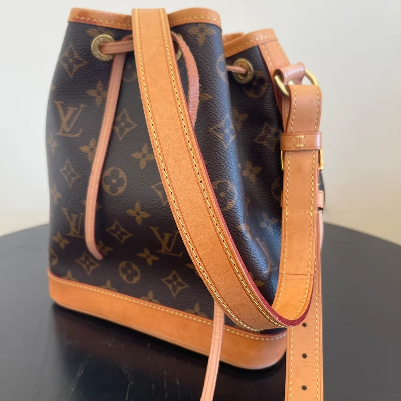 Louis Vuitton Noé BB toile monogram LUXE DE SECONDE MAIN AUTHENTIQUE CERTIFICAT D'AUTHENTICITE ENTRUPY. LUXE D'OCCASION PAS CHER.