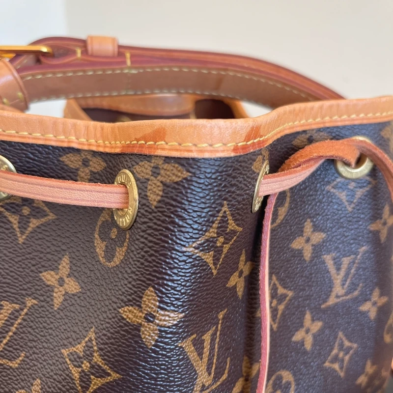 Louis Vuitton Noé BB toile monogram LUXE DE SECONDE MAIN AUTHENTIQUE CERTIFICAT D'AUTHENTICITE ENTRUPY. LUXE D'OCCASION PAS CHER.