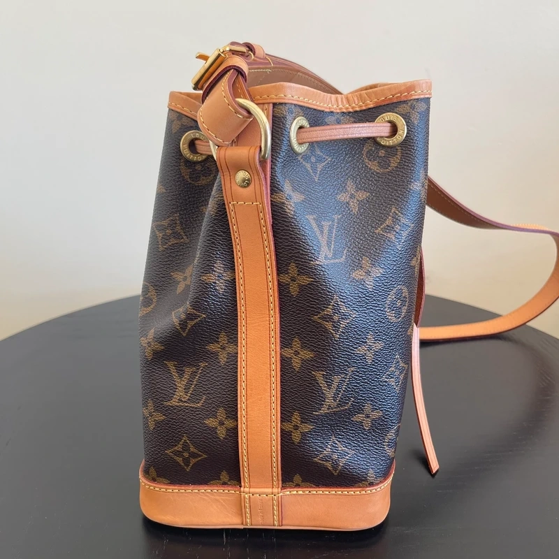 Louis Vuitton Noé BB toile monogram LUXE DE SECONDE MAIN AUTHENTIQUE CERTIFICAT D'AUTHENTICITE ENTRUPY. LUXE D'OCCASION PAS CHER.