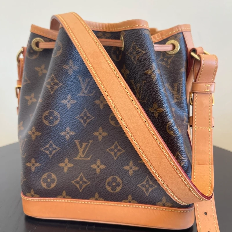 Louis Vuitton Noé BB toile monogram LUXE DE SECONDE MAIN AUTHENTIQUE CERTIFICAT D'AUTHENTICITE ENTRUPY. LUXE D'OCCASION PAS CHER.