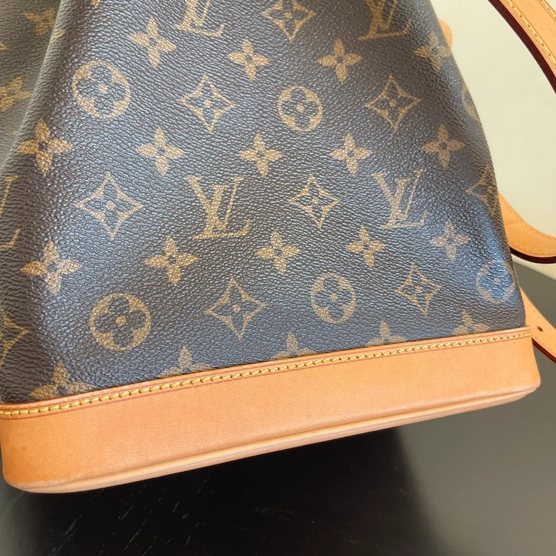 Louis Vuitton Noé BB toile monogram LUXE DE SECONDE MAIN AUTHENTIQUE CERTIFICAT D'AUTHENTICITE ENTRUPY. LUXE D'OCCASION PAS CHER.