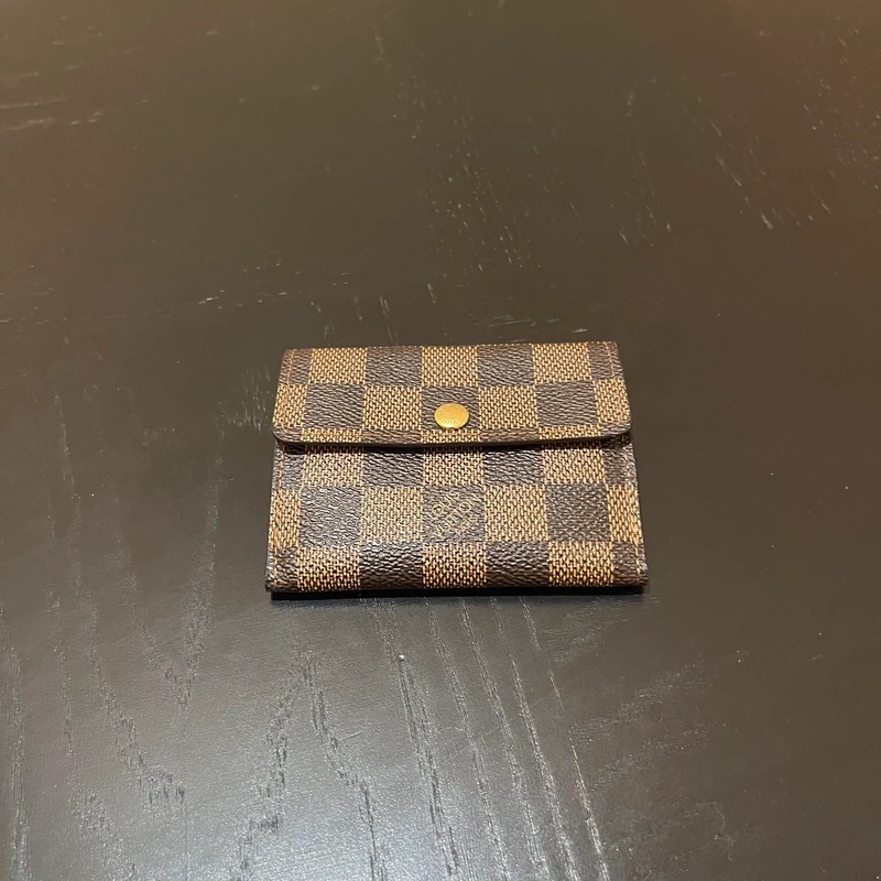 Louis Vuitton petit portefeuille bifold damier ébène LUXE DE SECONDE MAIN AUTHENTIQUE CERTIFICAT D'AUTHENTICITE ENTRUPY. LUXE D'OCCASION PAS CHER.
