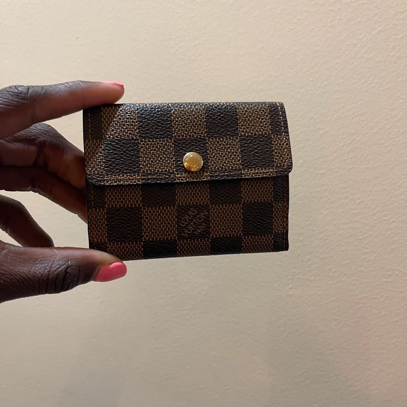 Louis Vuitton petit portefeuille bifold damier ébène LUXE DE SECONDE MAIN AUTHENTIQUE CERTIFICAT D'AUTHENTICITE ENTRUPY. LUXE D'OCCASION PAS CHER.