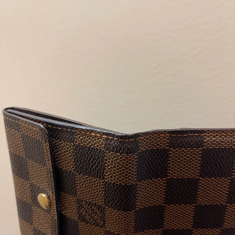 Louis Vuitton petit portefeuille bifold damier ébène LUXE DE SECONDE MAIN AUTHENTIQUE CERTIFICAT D'AUTHENTICITE ENTRUPY. LUXE D'OCCASION PAS CHER.