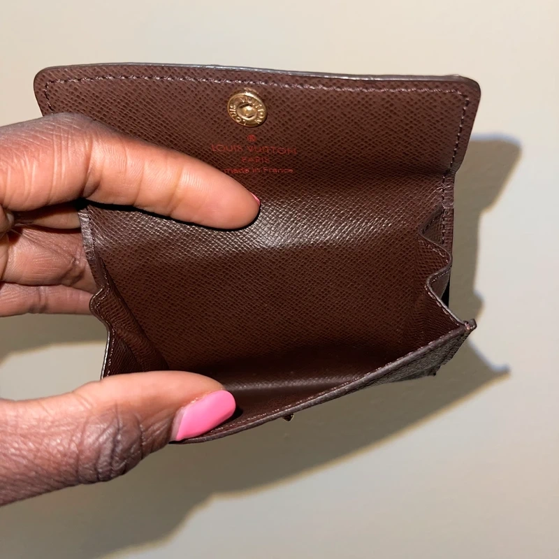 Louis Vuitton petit portefeuille bifold damier ébène LUXE DE SECONDE MAIN AUTHENTIQUE CERTIFICAT D'AUTHENTICITE ENTRUPY. LUXE D'OCCASION PAS CHER.