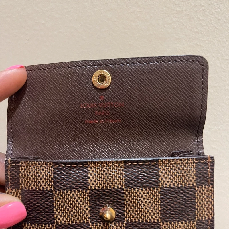 Louis Vuitton petit portefeuille bifold damier ébène LUXE DE SECONDE MAIN AUTHENTIQUE CERTIFICAT D'AUTHENTICITE ENTRUPY. LUXE D'OCCASION PAS CHER.