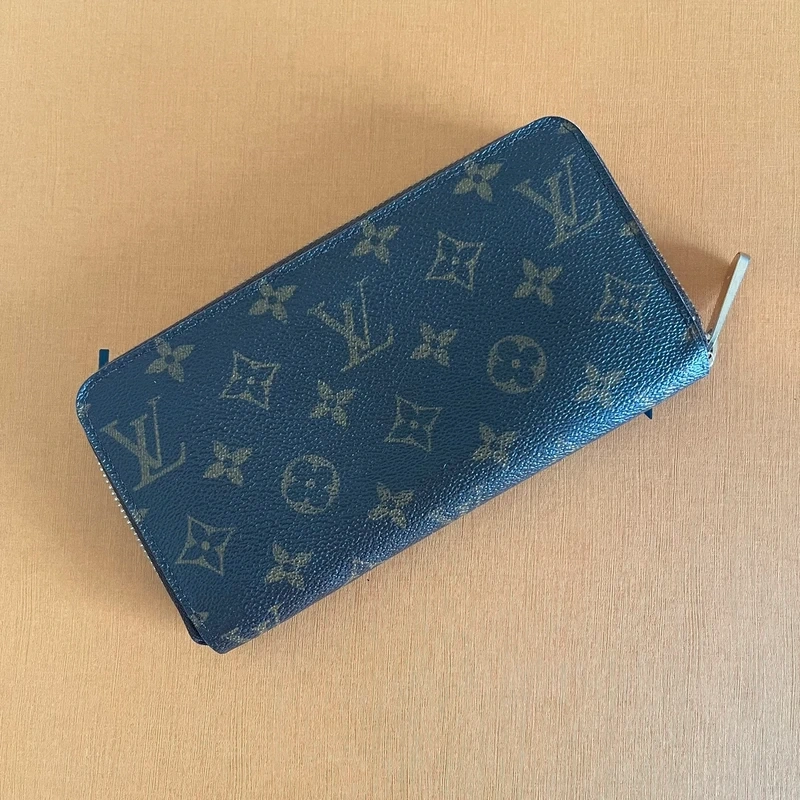 LOUIS VUITTON portefeuille zippy monogram LUXE DE SECONDE MAIN AUTHENTIQUE CERTIFICAT D'AUTHENTICITE ENTRUPY. SAC DE LUXE D'OCCASION PAS CHER LOUIS VUITTON FULL SET.