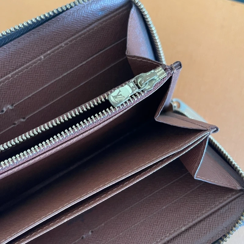 LOUIS VUITTON portefeuille zippy monogram LUXE DE SECONDE MAIN AUTHENTIQUE CERTIFICAT D'AUTHENTICITE ENTRUPY. SAC DE LUXE D'OCCASION PAS CHER LOUIS VUITTON FULL SET.