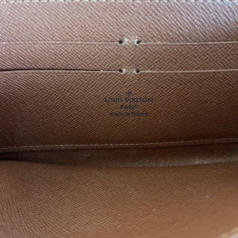 LOUIS VUITTON portefeuille zippy monogram LUXE DE SECONDE MAIN AUTHENTIQUE CERTIFICAT D'AUTHENTICITE ENTRUPY. SAC DE LUXE D'OCCASION PAS CHER LOUIS VUITTON FULL SET.