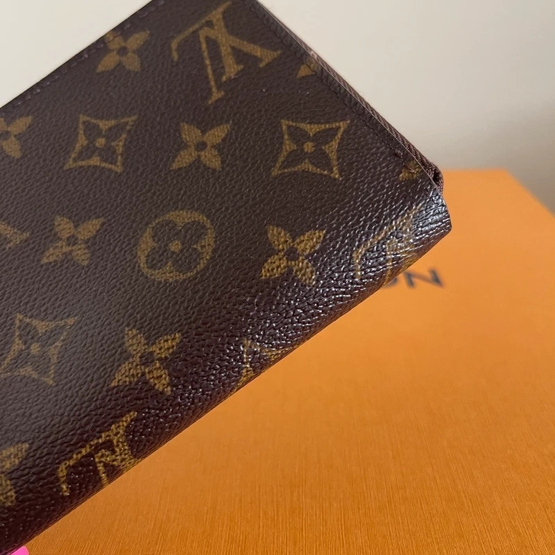 LOUIS VUITTON portefeuille zippy monogram LUXE DE SECONDE MAIN AUTHENTIQUE CERTIFICAT D'AUTHENTICITE ENTRUPY. SAC DE LUXE D'OCCASION PAS CHER LOUIS VUITTON FULL SET.
