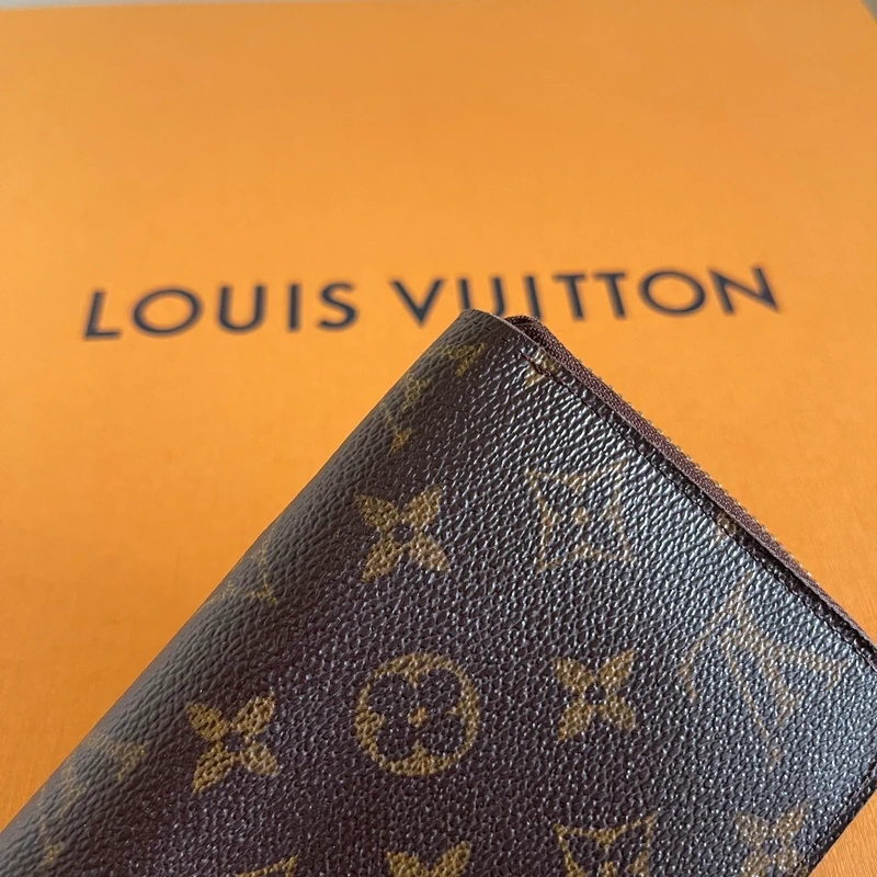 LOUIS VUITTON portefeuille zippy monogram LUXE DE SECONDE MAIN AUTHENTIQUE CERTIFICAT D'AUTHENTICITE ENTRUPY. SAC DE LUXE D'OCCASION PAS CHER LOUIS VUITTON FULL SET.