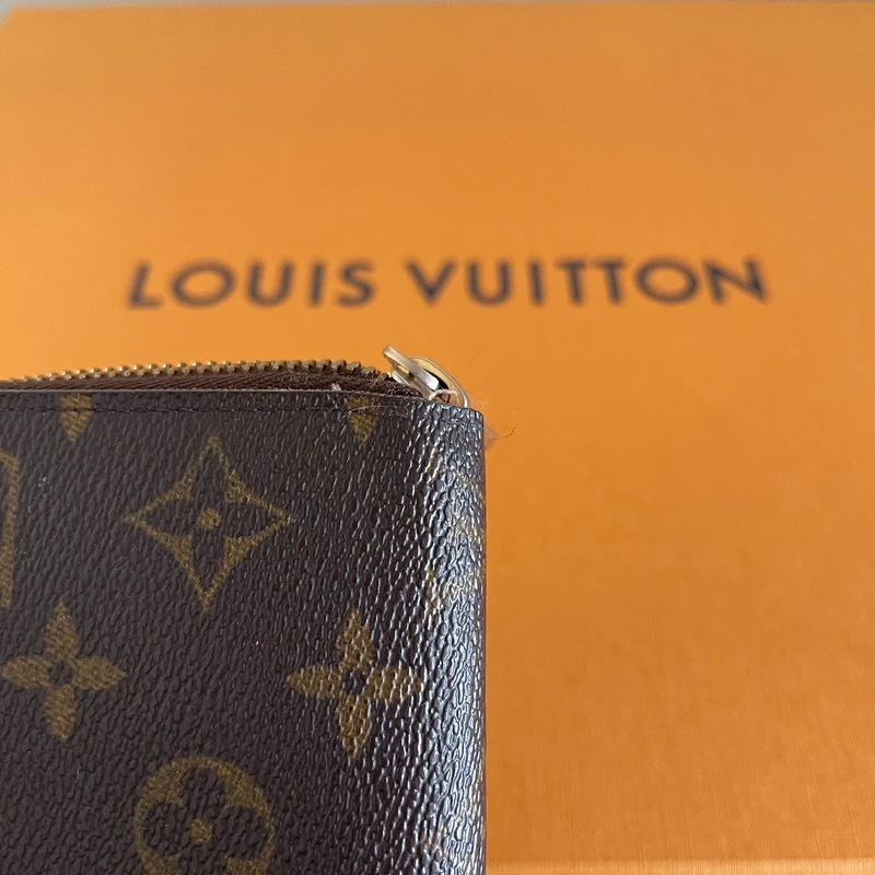 LOUIS VUITTON portefeuille zippy monogram LUXE DE SECONDE MAIN AUTHENTIQUE CERTIFICAT D'AUTHENTICITE ENTRUPY. SAC DE LUXE D'OCCASION PAS CHER LOUIS VUITTON FULL SET.
