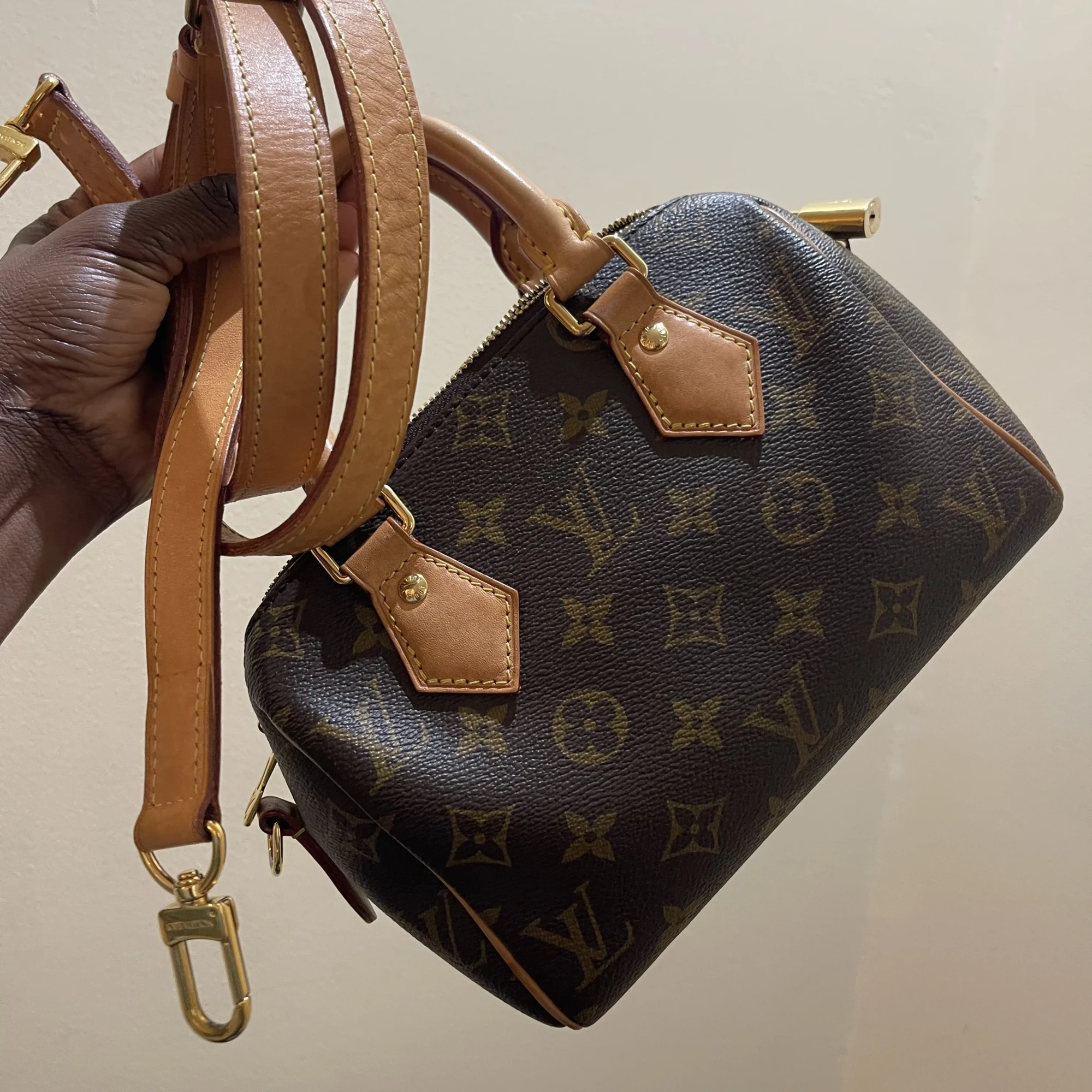 Louis Vuitton speedy 20 bandoulière monogram LUXE DE SECONDE MAIN AUTHENTIQUE CERTIFICAT D'AUTHENTICITE ENTRUPY. SAC DE LUXE D'OCCASION PAS CHER LOUIS VUITTON FULL SET