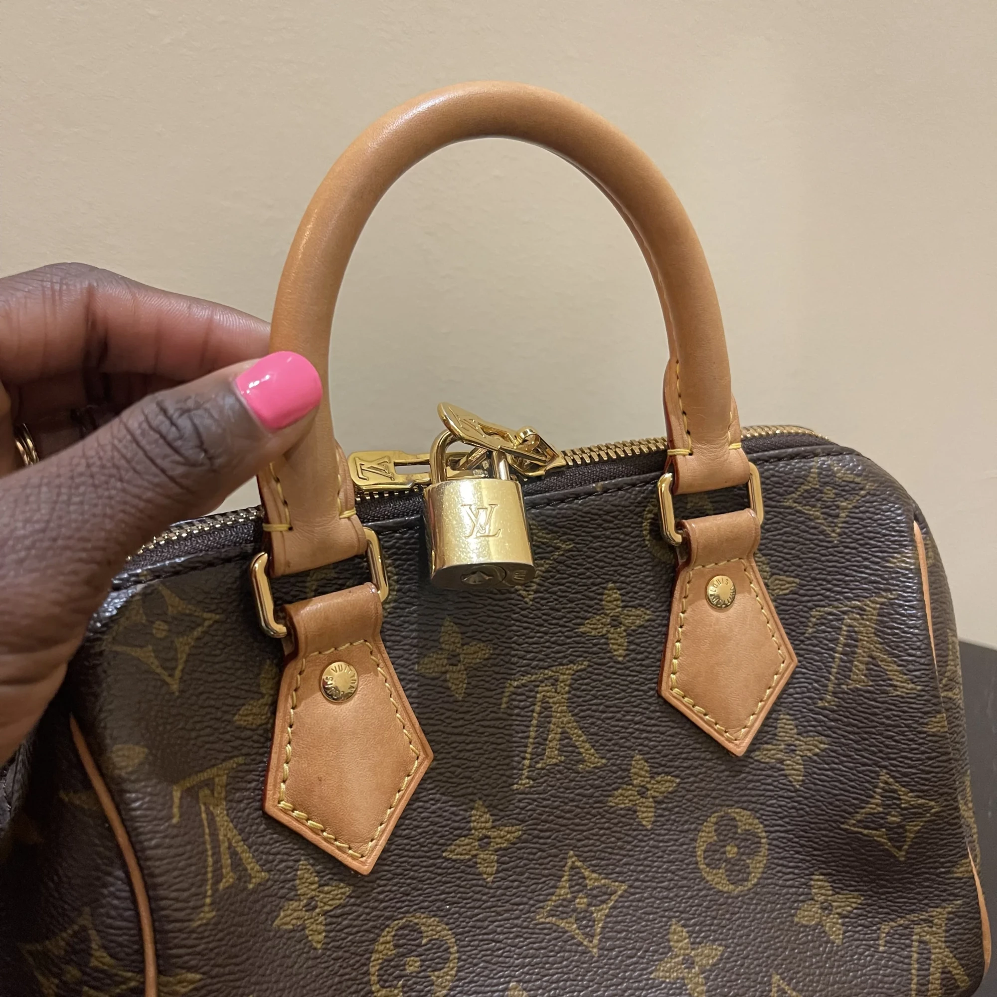 Louis Vuitton speedy 20 bandoulière monogram LUXE DE SECONDE MAIN AUTHENTIQUE CERTIFICAT D'AUTHENTICITE ENTRUPY. SAC DE LUXE D'OCCASION PAS CHER LOUIS VUITTON FULL SET