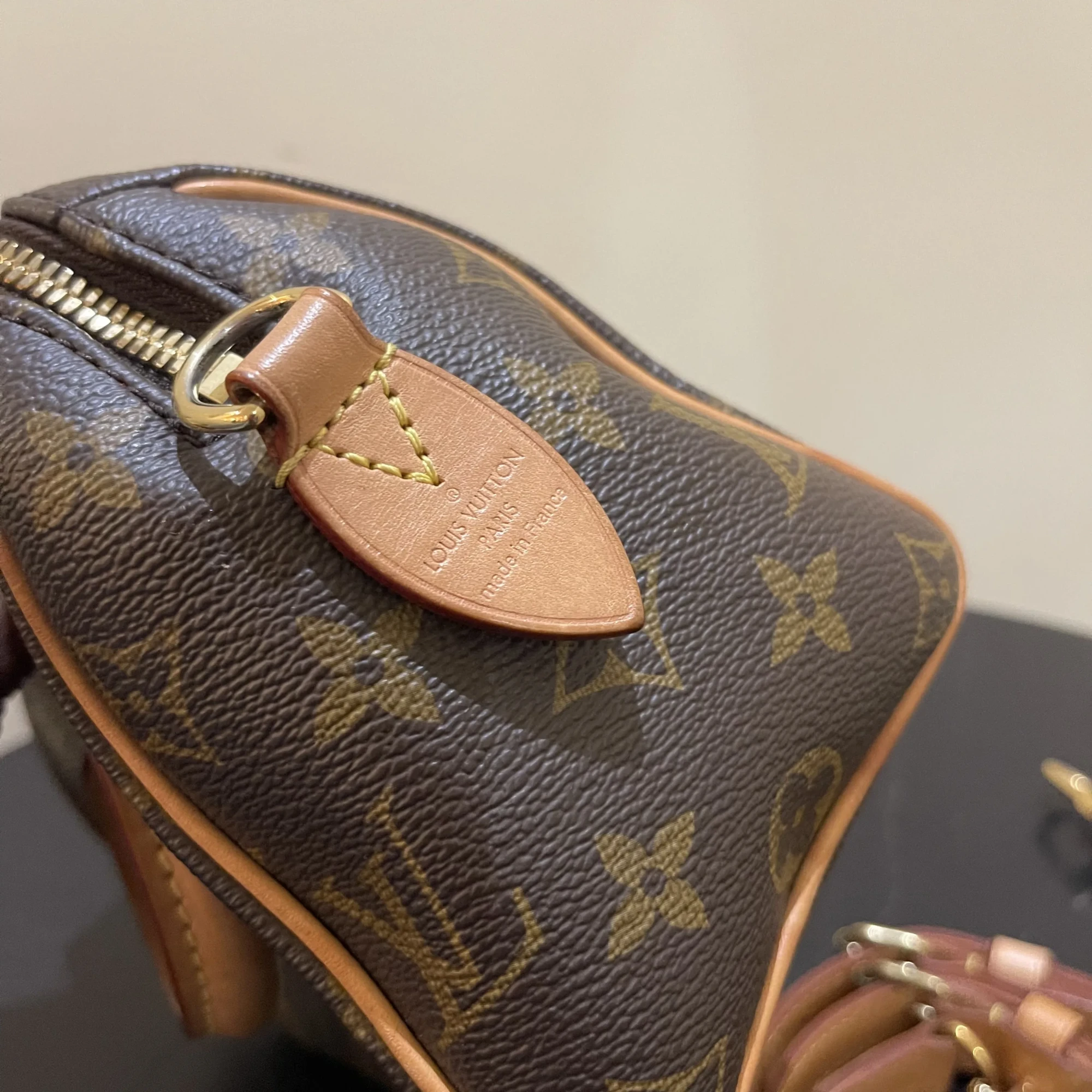 Louis Vuitton speedy 20 bandoulière monogram LUXE DE SECONDE MAIN AUTHENTIQUE CERTIFICAT D'AUTHENTICITE ENTRUPY. SAC DE LUXE D'OCCASION PAS CHER LOUIS VUITTON FULL SET