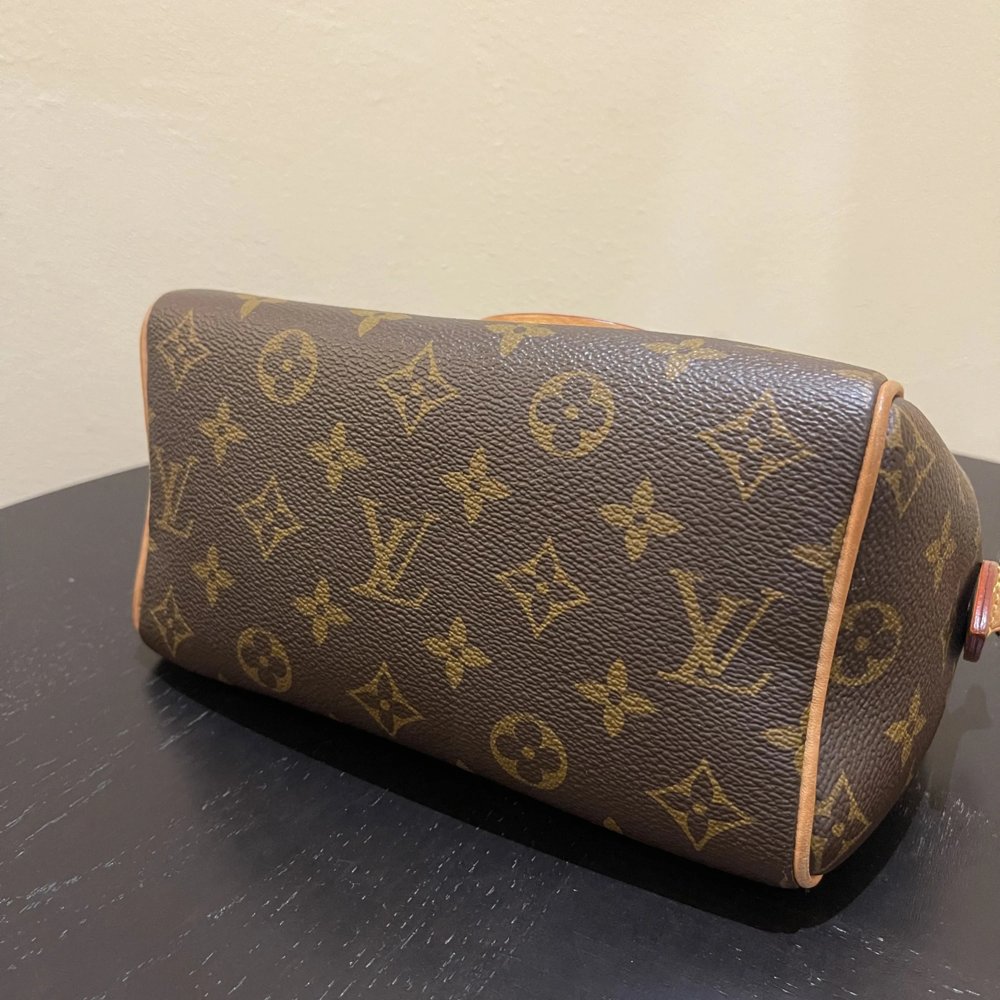 Louis Vuitton speedy 20 bandoulière monogram LUXE DE SECONDE MAIN AUTHENTIQUE CERTIFICAT D'AUTHENTICITE ENTRUPY. SAC DE LUXE D'OCCASION PAS CHER LOUIS VUITTON FULL SET