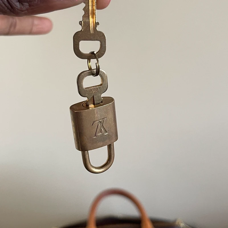 LOUIS VUITTON speedy 25 monogram LUXE DE SECONDE MAIN AUTHENTIQUE CERTIFICAT D'AUTHENTICITE ENTRUPY. SAC DE LUXE D'OCCASION PAS CHER LOUIS VUITTON FULL SET