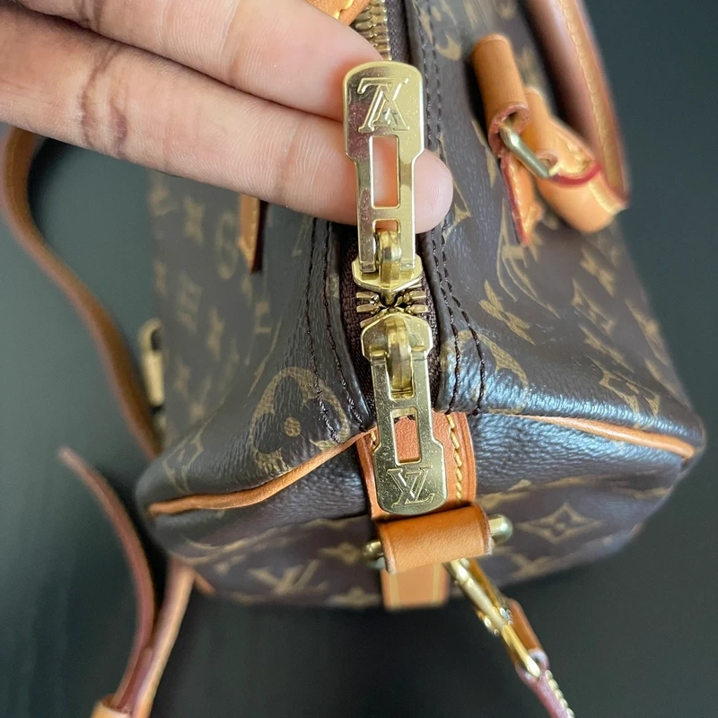 LOUIS VUITTON speedy 25 monogram LUXE DE SECONDE MAIN AUTHENTIQUE CERTIFICAT D'AUTHENTICITE ENTRUPY. SAC DE LUXE D'OCCASION PAS CHER LOUIS VUITTON FULL SET