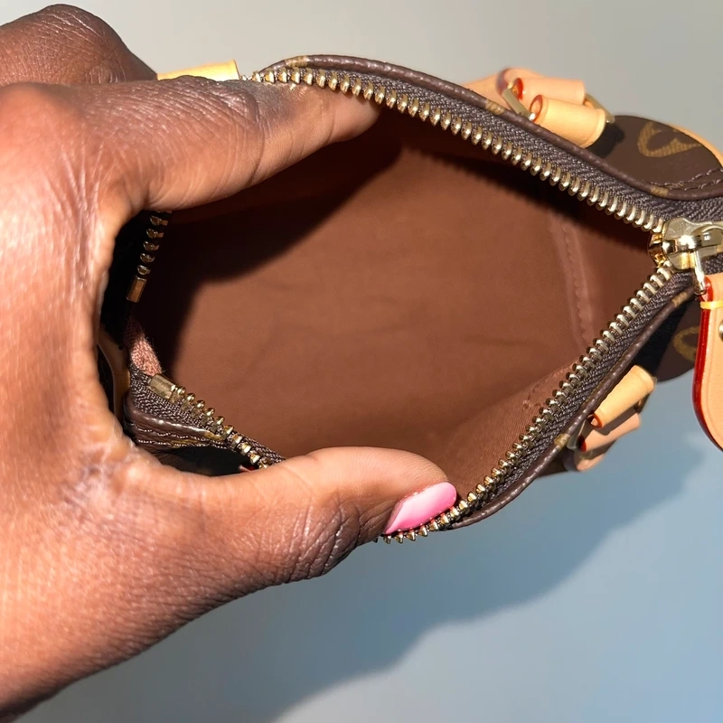 LOUIS VUITTON speedy nano toile monogram LUXE DE SECONDE MAIN AUTHENTIQUE CERTIFICAT D'AUTHENTICITE ENTRUPY. LUXE D'OCCASION PAS CHER. SOULIERS DE LUXE