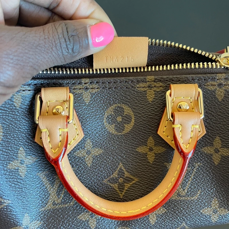 LOUIS VUITTON speedy nano toile monogram LUXE DE SECONDE MAIN AUTHENTIQUE CERTIFICAT D'AUTHENTICITE ENTRUPY. LUXE D'OCCASION PAS CHER. SOULIERS DE LUXE