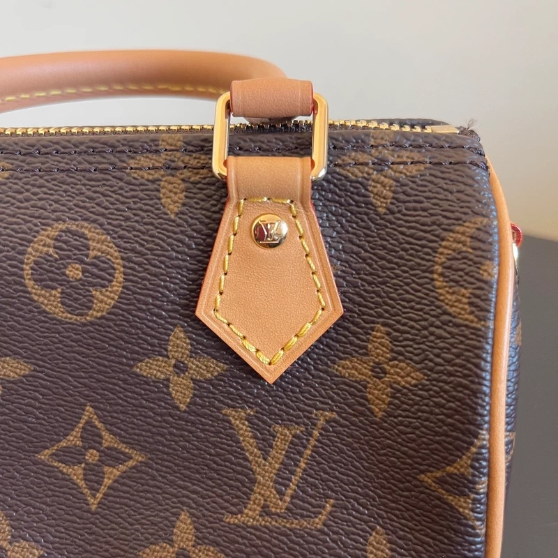 LOUIS VUITTON speedy nano toile monogram LUXE DE SECONDE MAIN AUTHENTIQUE CERTIFICAT D'AUTHENTICITE ENTRUPY. LUXE D'OCCASION PAS CHER. SOULIERS DE LUXE