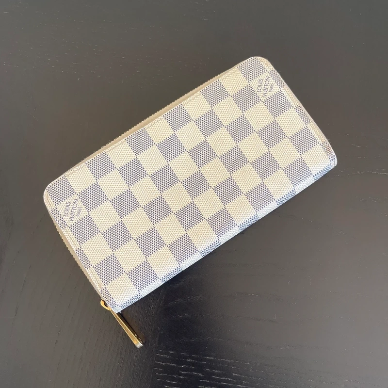 Louis Vuitton zippy damier azur LUXE DE SECONDE MAIN AUTHENTIQUE CERTIFICAT D'AUTHENTICITE ENTRUPY. SAC DE LUXE D'OCCASION PAS CHER LOUIS VUITTON FULL SET.